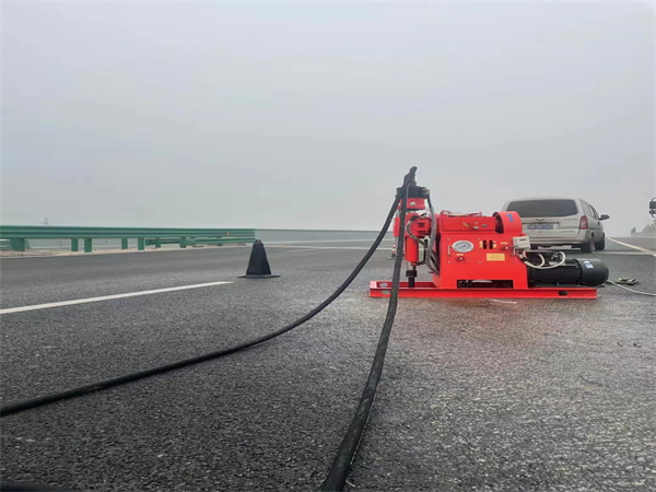 金凤马路路基路面开裂下沉注浆加固灌浆