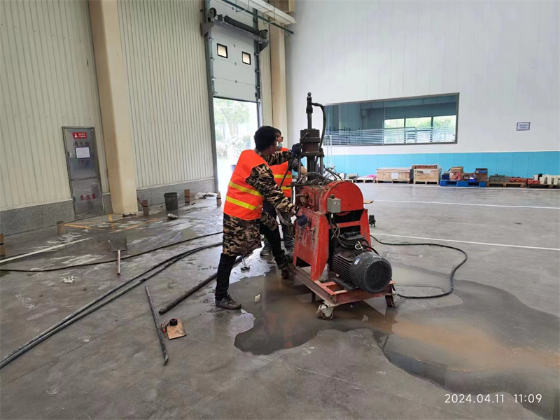 金凤厂房地面下沉塌陷注浆加固施工